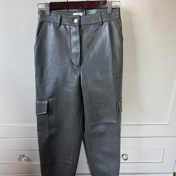 Wilfred Grey Vegan Leather Cargo Pant | Aritzia - Picture 4 of 5